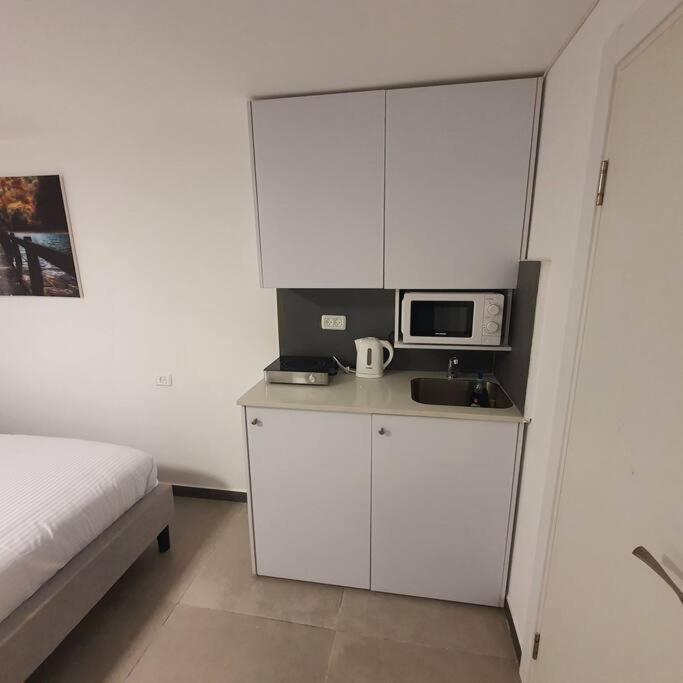 Ryo 17 דירה במלון בוטיק 2 דקות מטיילת Apartment