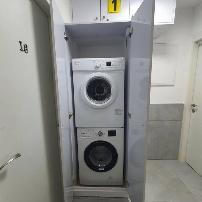 Apartment Ryo 17 דירה במלון בוטיק 2 דקות מטיילת Bat Yam